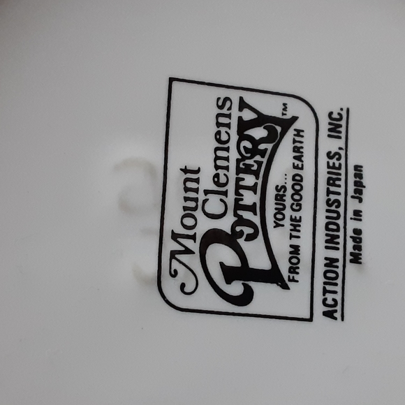 Mount Clemens Pottery Brown Baggin' It Whimsical Cat Tail Handle Lidded Mug - Picture 5 of 8